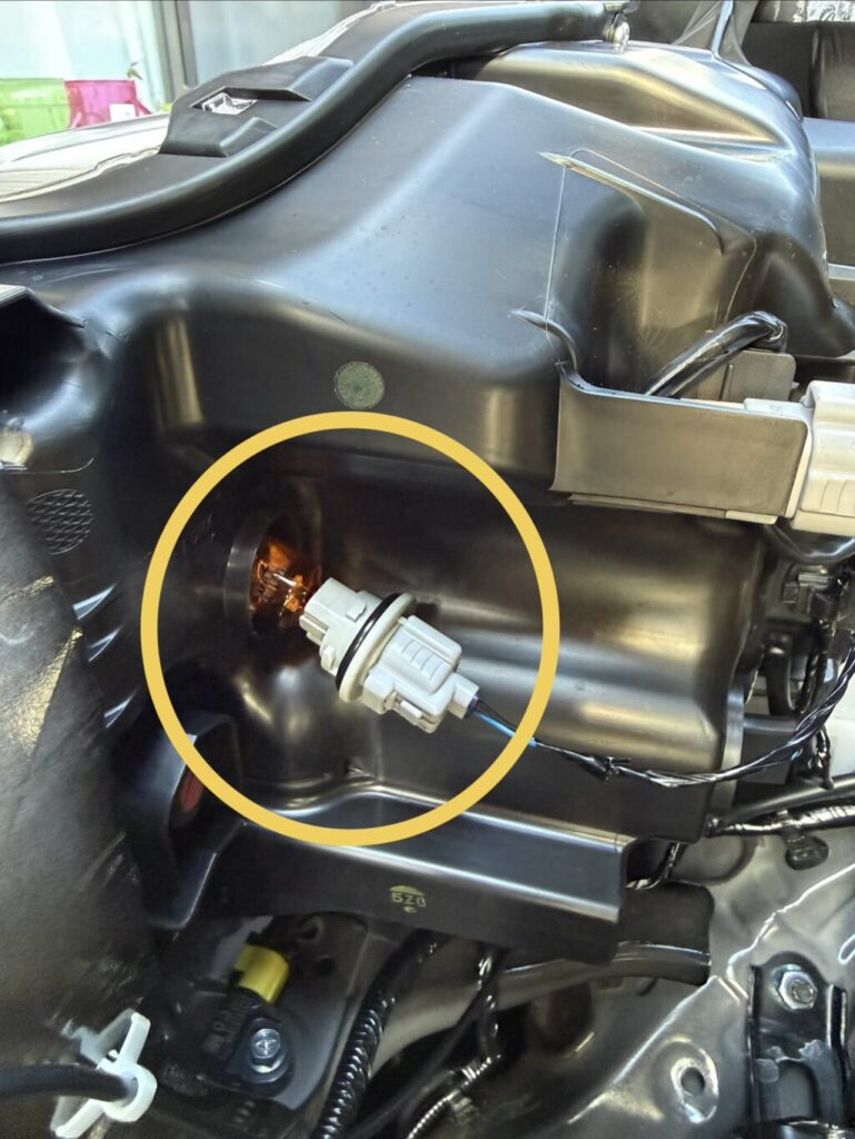 スズキ・スペーシアハイブリッドX(5AA-MK94S)